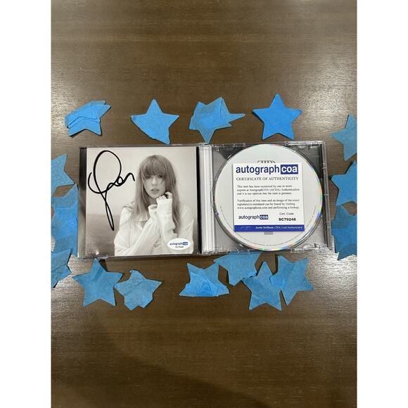 Taylor Swift AUTOGRAPHED The Tortured Poets Department Signed CD w/ COA SC79248 - Picture 1 of 3